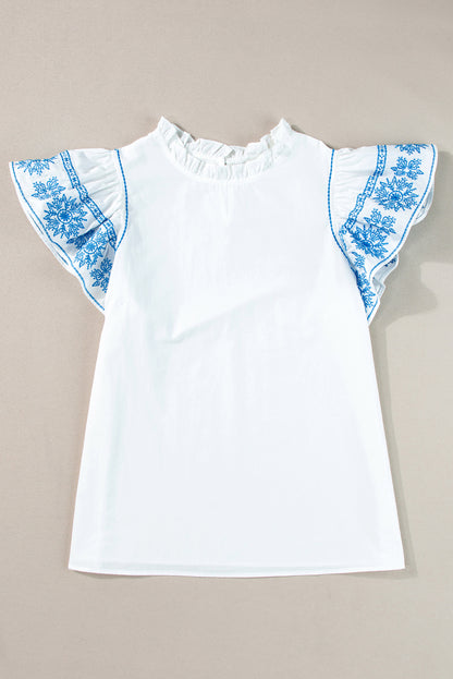 Witte blouse met geborduurde ruches aan de mouwen