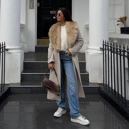 Lange Wollen Jas Met Imitatie Bontkraag