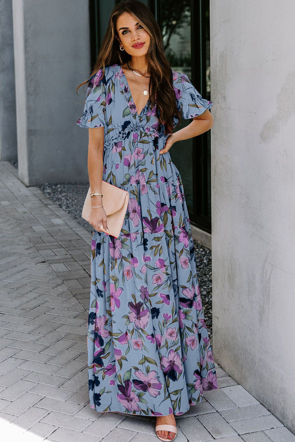 Hemelsblauwe maxi-jurk met vurige bloemenprint ruches V-hals en korte mouwen