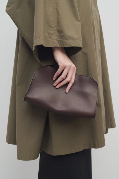 Leather bag for the armpit area