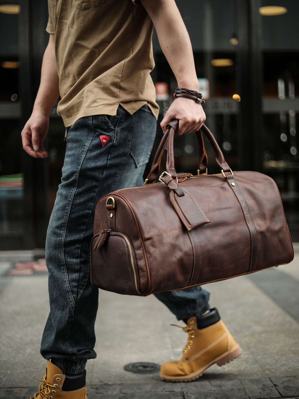 A men's hand-held outdoor camping travel bag made of cowhide