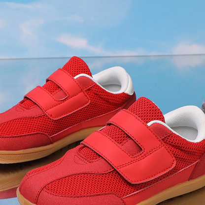 Children's athletic shoes
