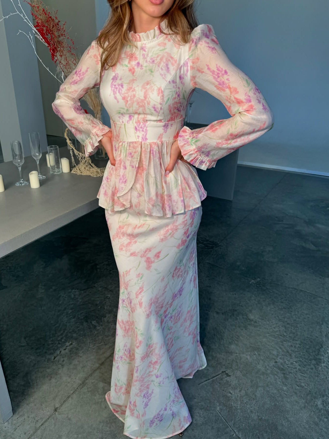 Set van top met bloemenprint ruches en rok met hoge taille en visgraatmotief