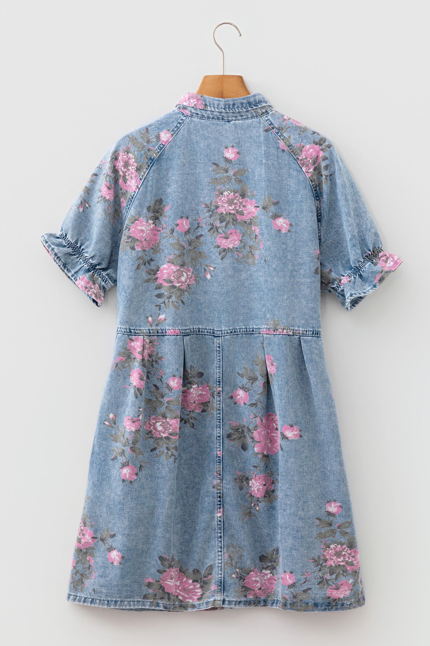 Denim jurk met bloemenprint korte ruchesmouwen zakken en knoopsluiting