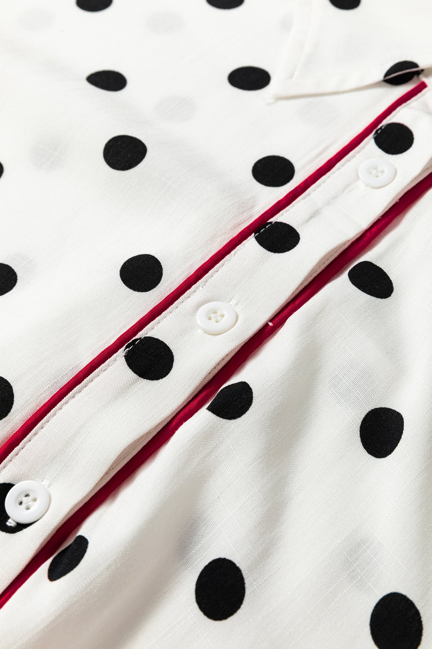 Elegante overhemd met witte stippenprint en contrasterende bies