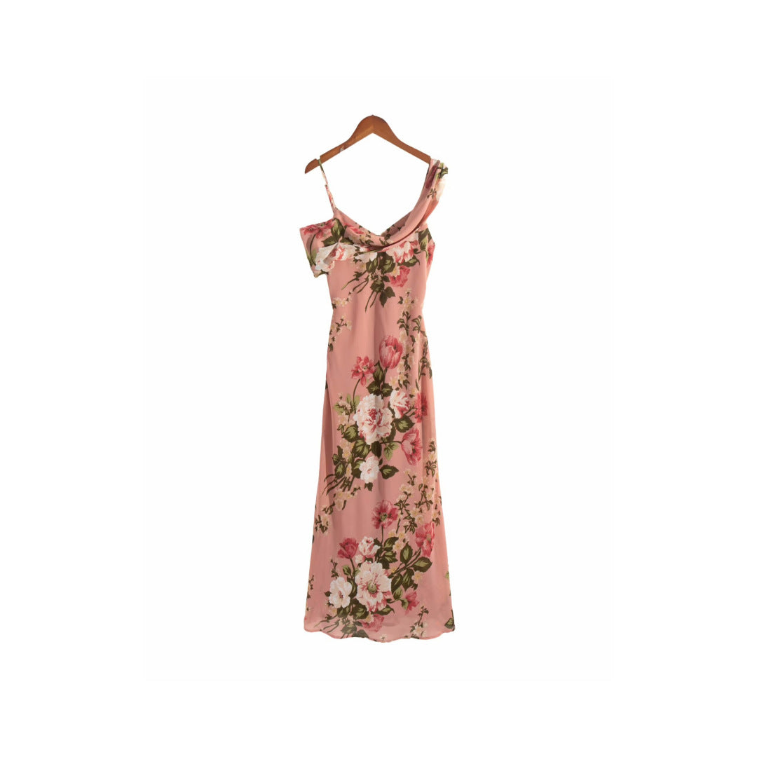 Halter-neck figure-hugging dress