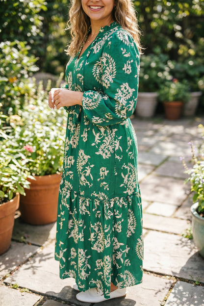 Plus size groene jurk met bloemenprint en V-hals