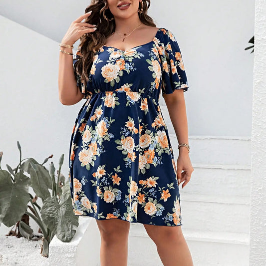 Plus size gebloemde zomerjurk met korte mouwen hoge taille en U-hals
