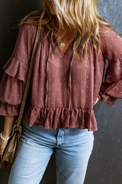 Vurig rode blouse met Zwitserse stippen vetersluiting V-hals en ruches
