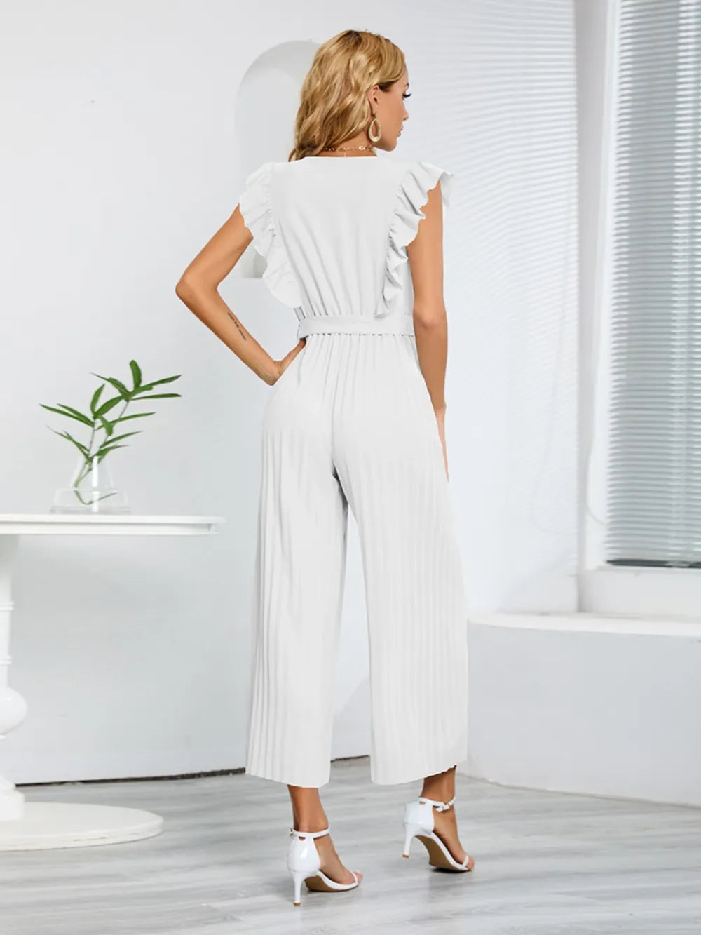 Geplooide jumpsuit met ceintuur en korte ruches mouwen