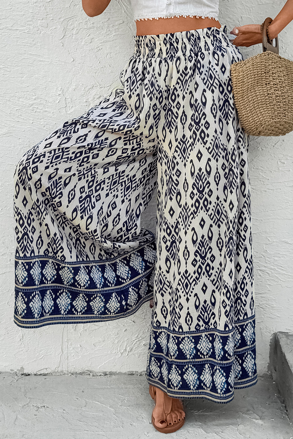 Blauwe broek met etnische print hoge taille en wijde pijpen losse pasvorm