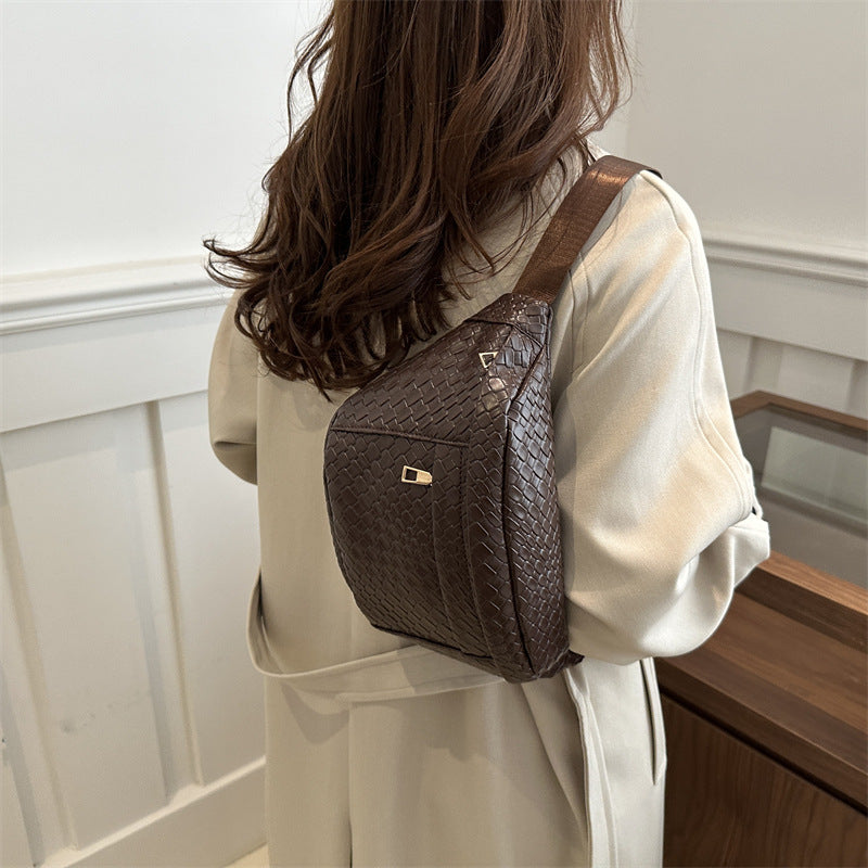 Solid-color casual chic crossbody bag