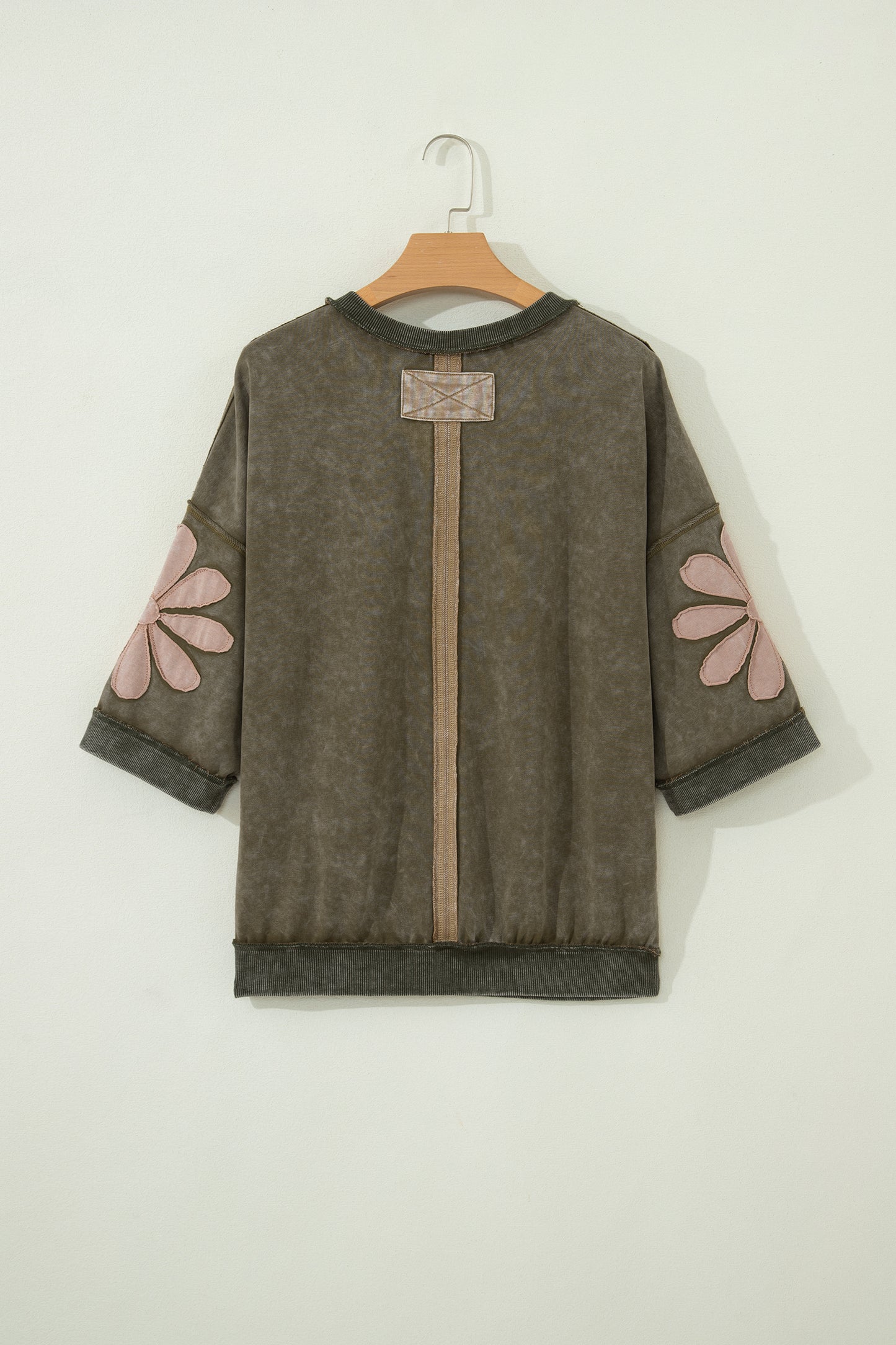 Mineral Wash oversized top met rafelige naden bloemenmotief patchwork en 3/4 mouwen