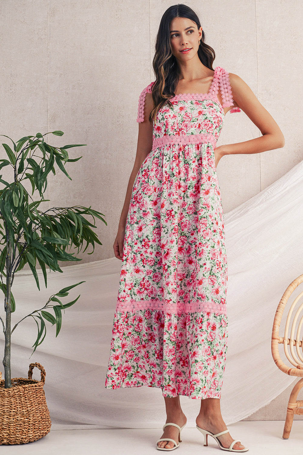 Maxi-jurk met bloemenkant strikbandjes en empiretaille