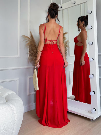 Rode jurk met onregelmatige zoom en strik