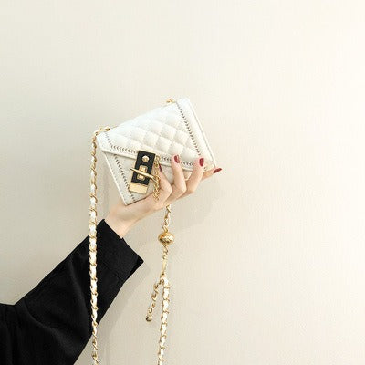 Luxe crossbodytas met ruitvormige patroon en ketting
