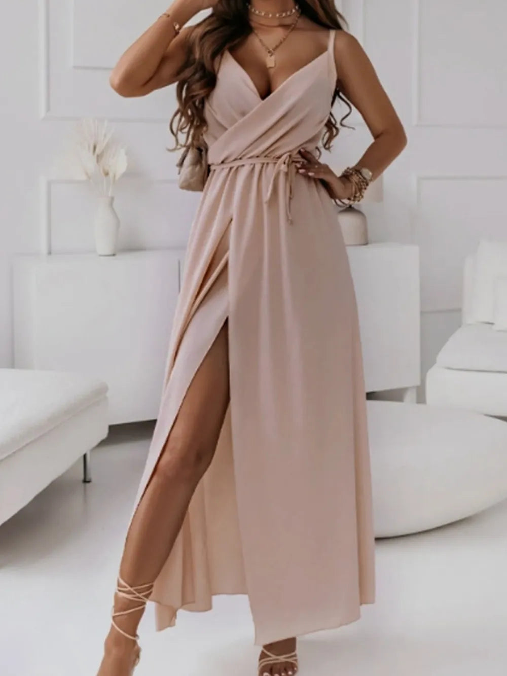 Elegante maxi-jurk met V-hals split en spaghettibandjes