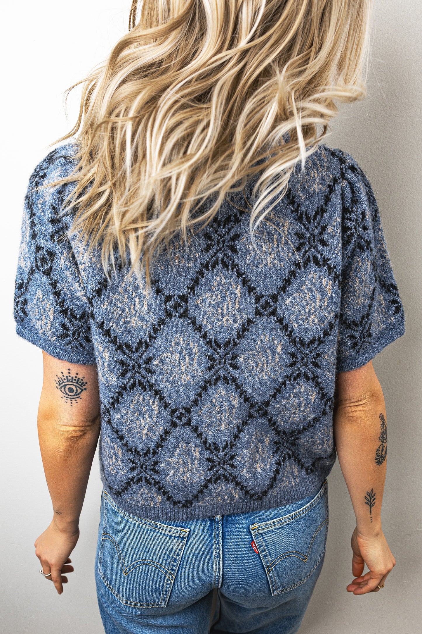 Gebreide top met korte mouwen en knoopsluiting aan de voorkant in boho-stijl
