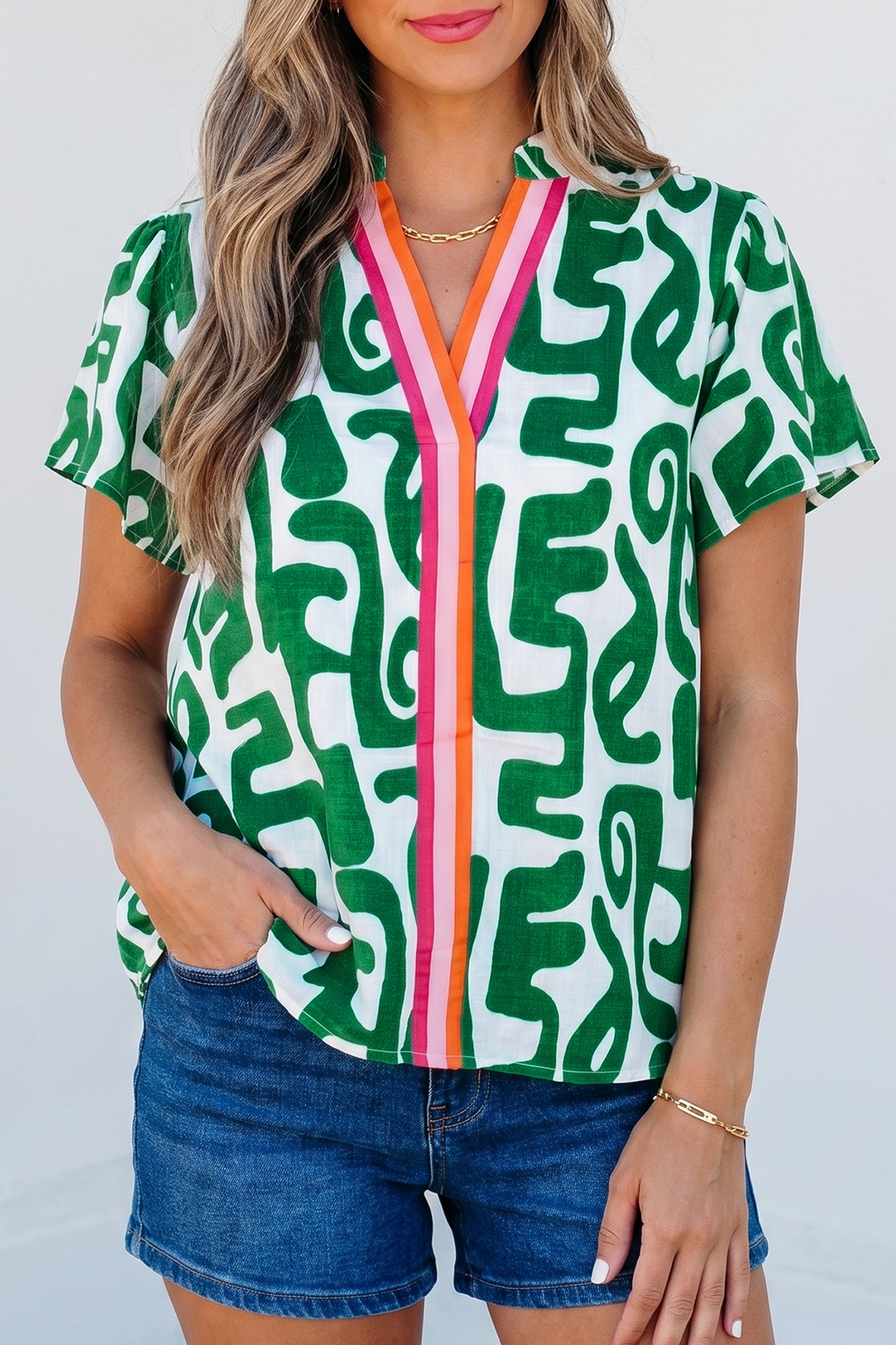 Groene blouse met abstracte print strepen V-hals en korte mouwen