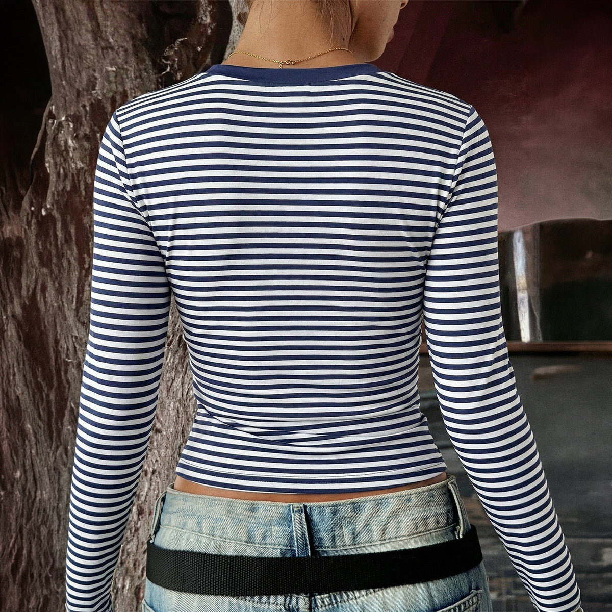 Womens Striped Slim-Fit V-Neck Long Sleeve T-Shirt