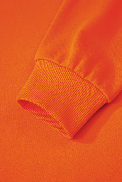 Preppy sweatshirt met strepen op de mouwen en een losse pasvorm