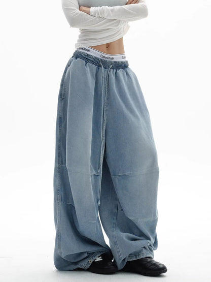 Straight-fit casual pants are trendy.