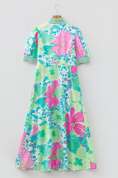 Roze vakantiejurk met bloemenprint gestreepte bies knoopsluiting en korte mouwen