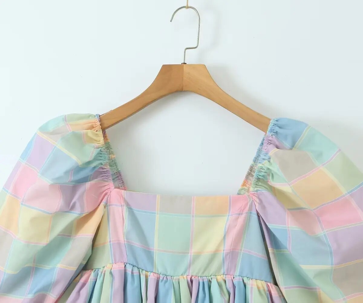 Geruite mini-jurk met vierkante kraag en pofmouwen