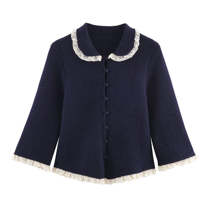 Gebreide jas met ronde revers en kanten details