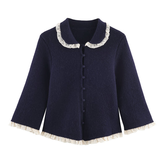 Gebreide jas met ronde revers en kanten details