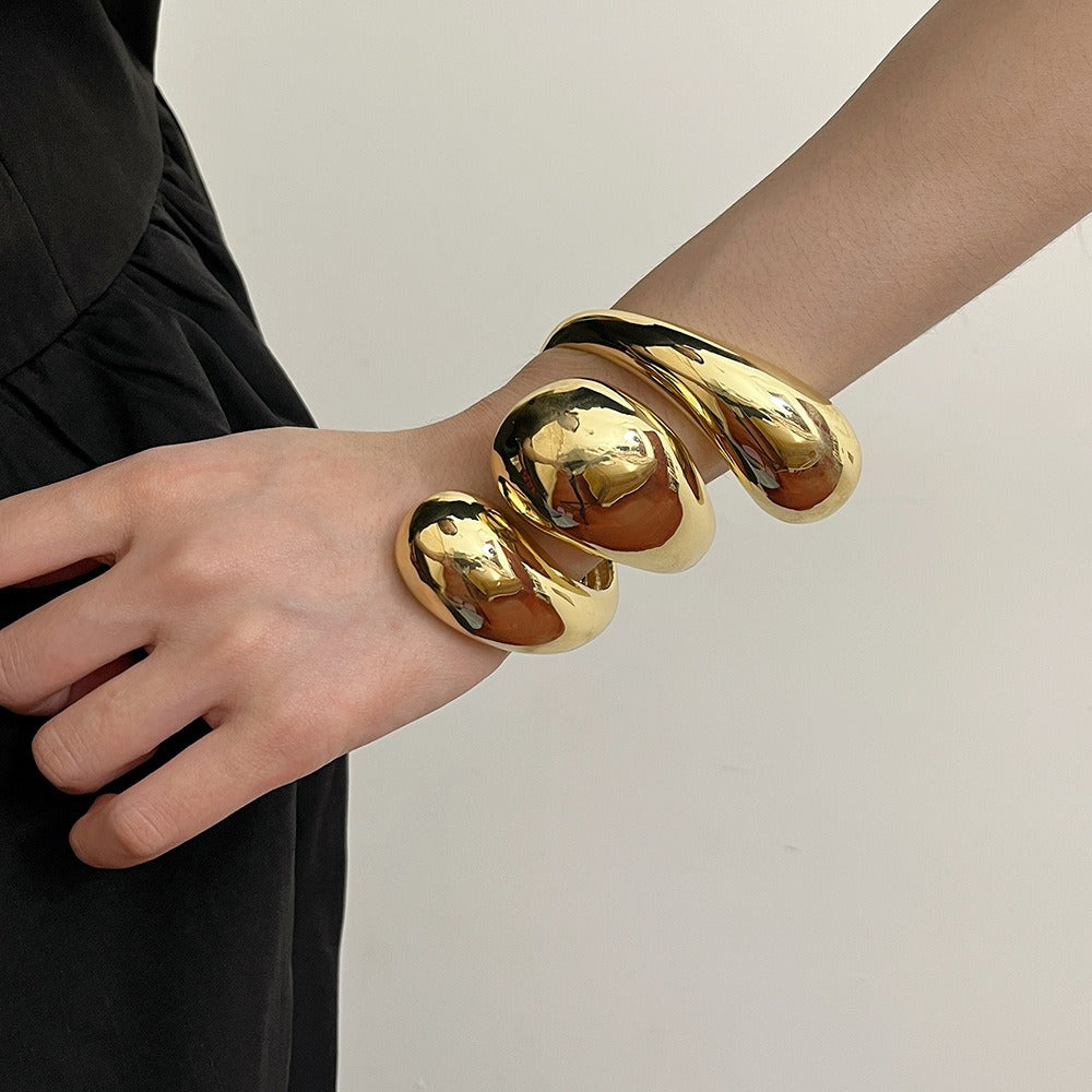 Geometrische high-end armband met spiraalvormige waterdruppelopening
