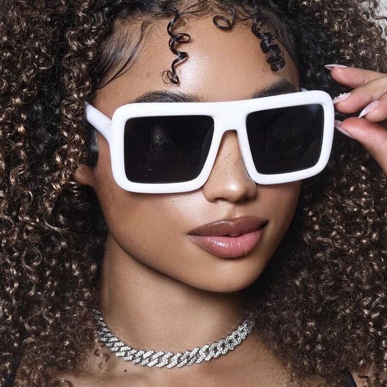 Square frame sunglasses, fashionable retro sunglasses, Instagram popular street photography trendy sunglasses for women