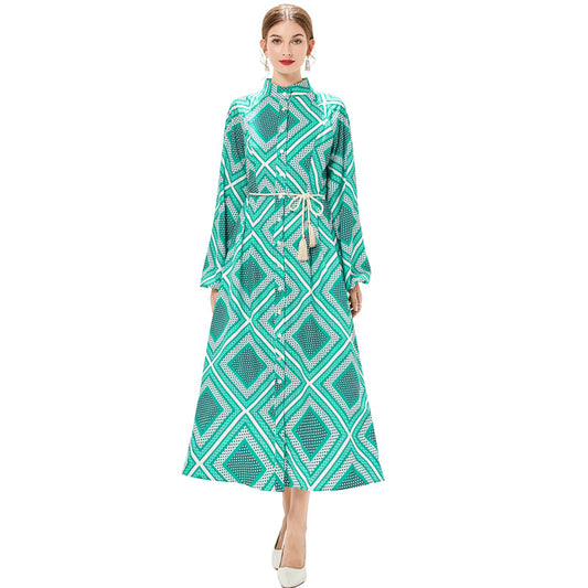 Vintage jurk met print opstaande kraag lange pofmouwen hoge taille en kwastjes koord