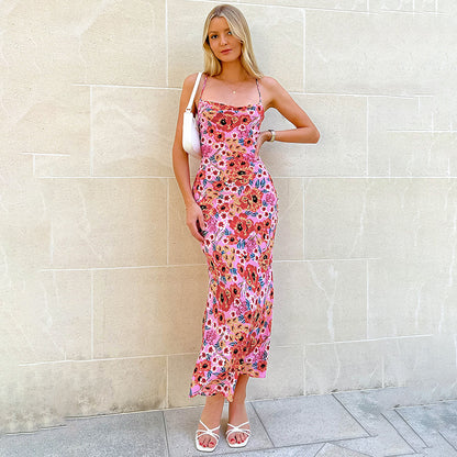 Elegante nauwsluitende cami jurk met een vrolijke print