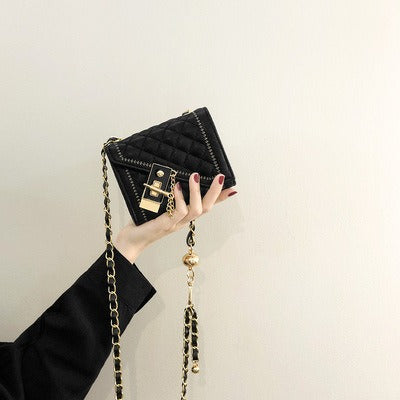 Luxe crossbodytas met ruitvormige patroon en ketting