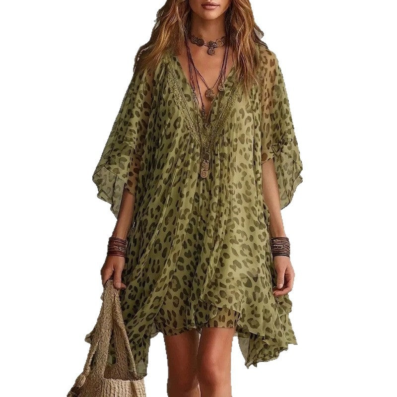 V-hals chiffon jurk met luipaardprint en asymmetrische rok