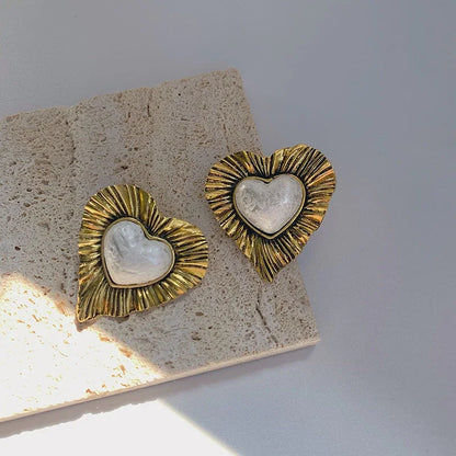 New European and American Retro Heart-shaped Earrings Exaggerated Small Designer Stud Heart-shaped Earrings INS