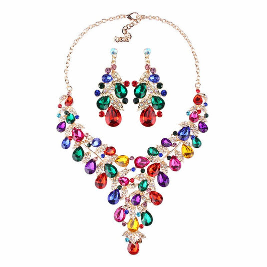 Opvallende set ketting en oorbellen met strasssteentjes