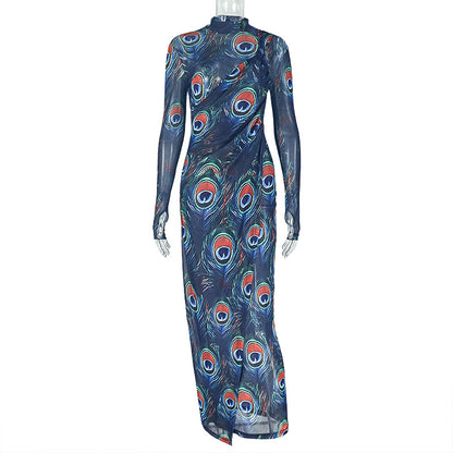 Getailleerde maxi-jurk met pauwenprint semi-transparant hoge hals en lange mouwen