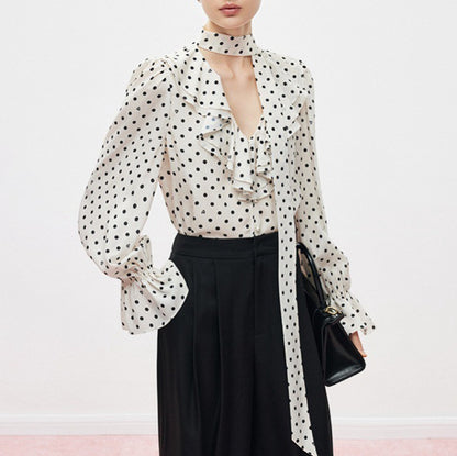Elegante satijnen blouse met lange mouwen strik ruches en ronde-harten stippen