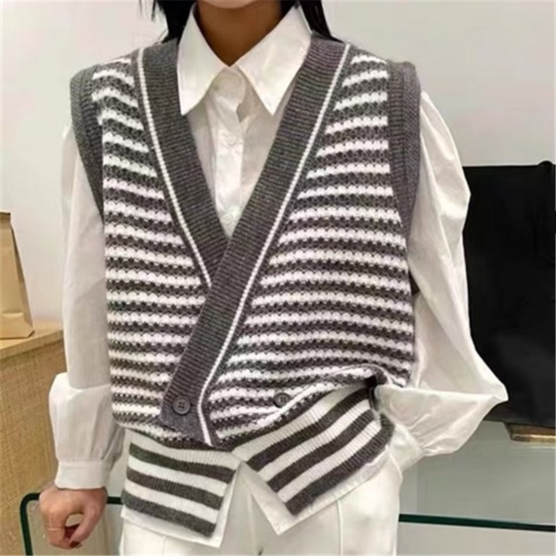 REALEFT Oversize Stripe Women's Vest Sweaters V-Neck New Autumn Winter Vintage Loose Chic Cardigan Vest Sweater Tops Female