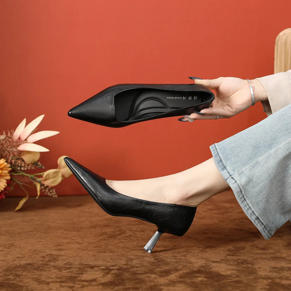 Veganistische leren pumps met spitse neus