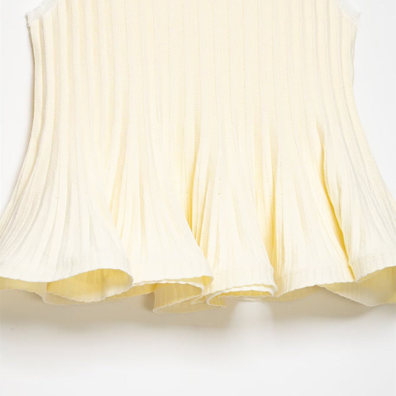 Ribbed knit short skirt style hem top