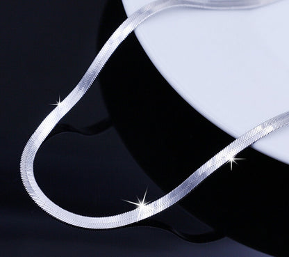 Unisex zilverkleurige platte slangenketting met karabijnsluiting