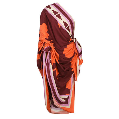Modieuze badpak met één schouder en print of als set met sarong