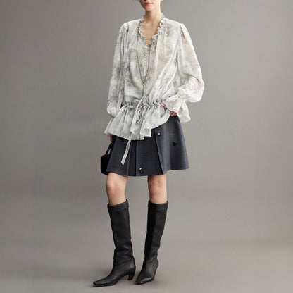 Modieuze lente/zomer blouse met bloemenprint ruches  V-hals en strikceintuur