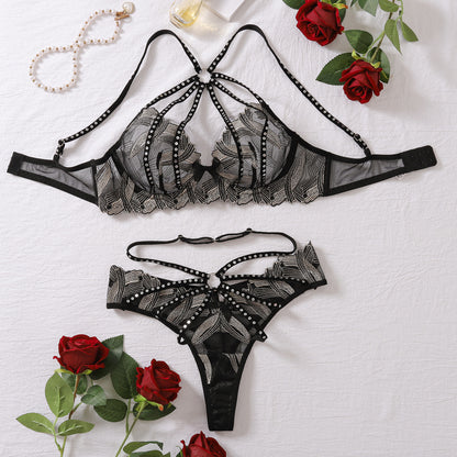 Lace embroidery brings together sexy lingerie and underwear set