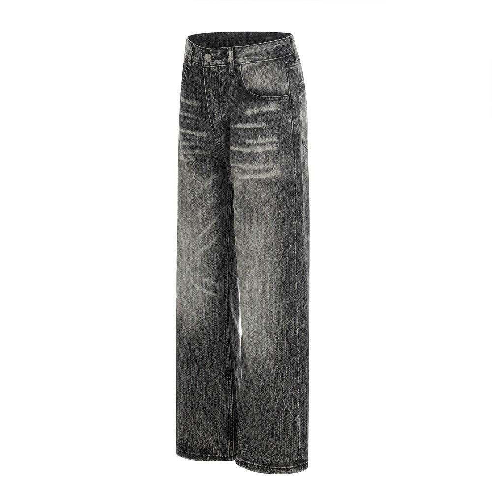 Gewassen en gemalen witte denim jeans met rechte pijpen