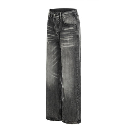 Gewassen en gemalen witte denim jeans met rechte pijpen