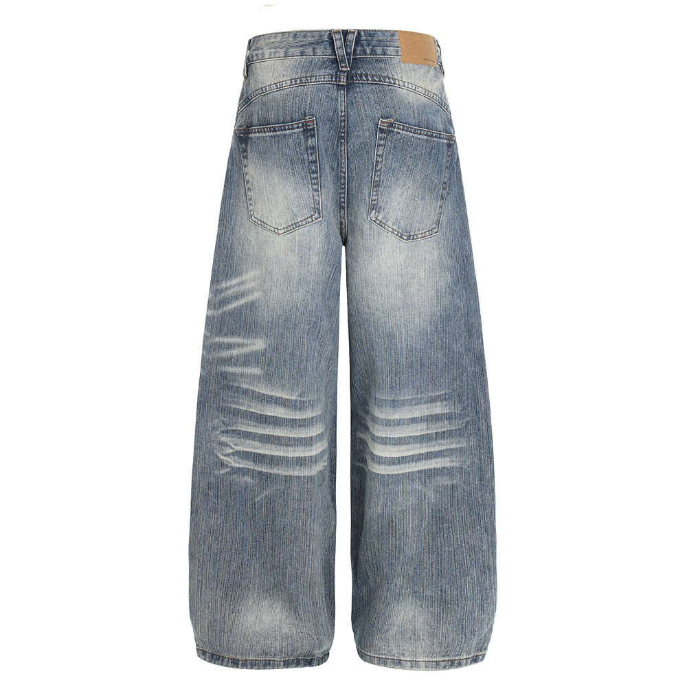 Witgewassen denim jeans in gebogen mes vorm